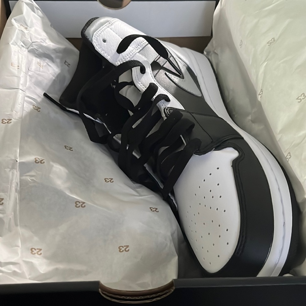 Air Jordan 1 mid size 11.5 black/white-lt smoke grey Brand New.